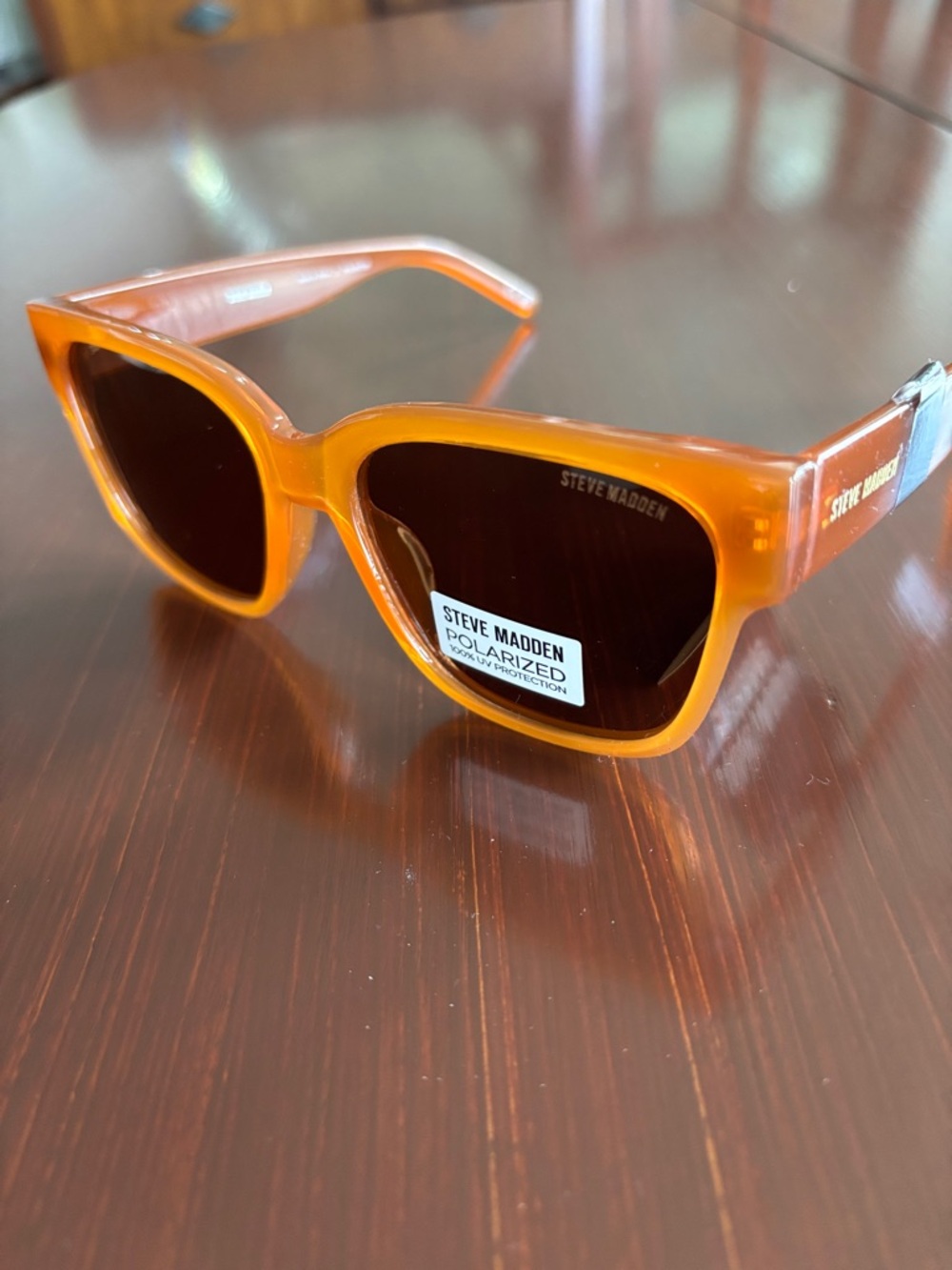 Steve Madden Polarized 100% UV protection,tortoise shell frame,Goldtone logo